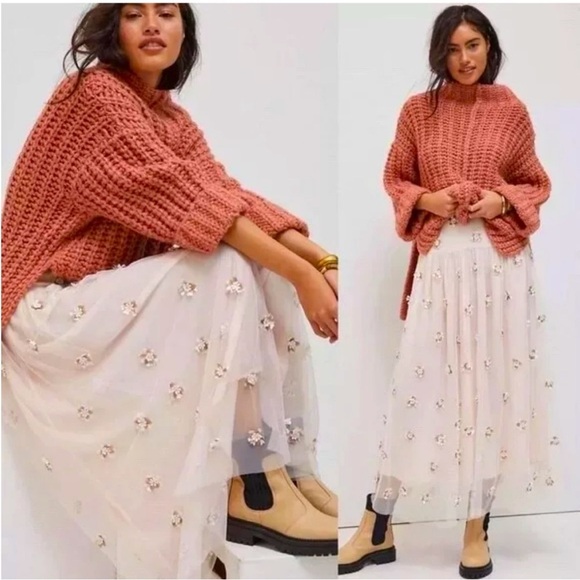 Anthropologie Billie Textured Flower Appliqué Tulle Skirt in Blush Pink - Picture 1 of 8